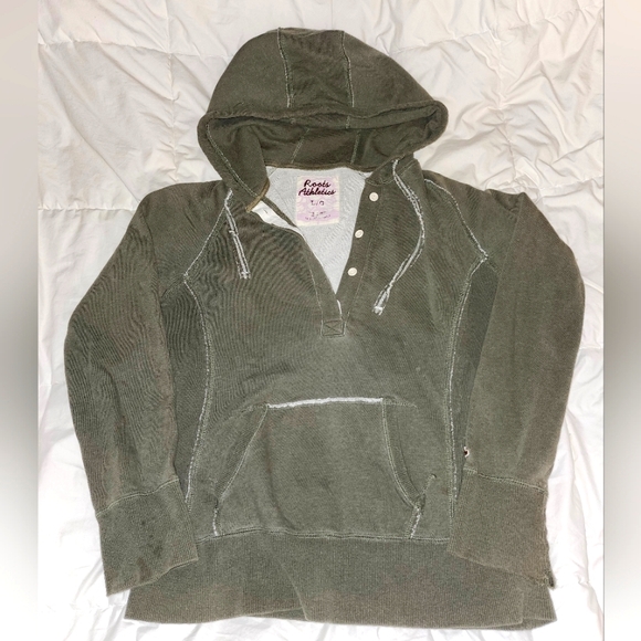 Roots Tops - ROOTS Distressed Quarter Button Hoodie, VGUC, Size L